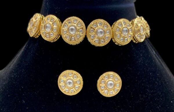 KUNDAN ROUND SHAPE CHOKER WITH EARRINGS