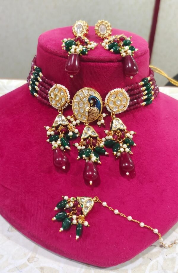 PEACOCK RED ONYX CHOKER WITH EARRINGS