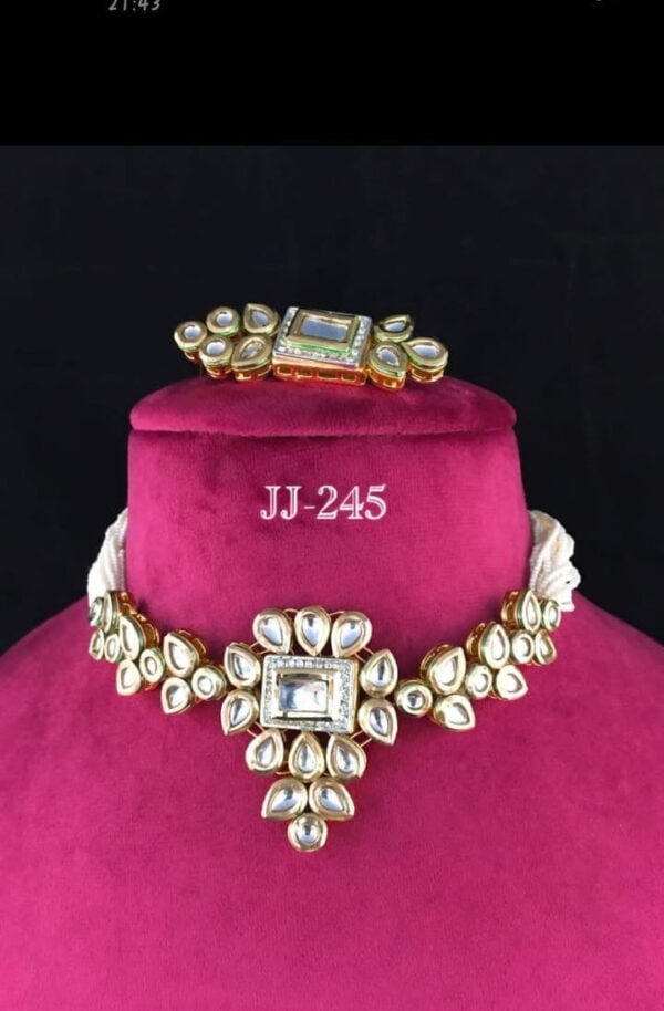KUNDAN CHOKER SET WITH EARRINGS