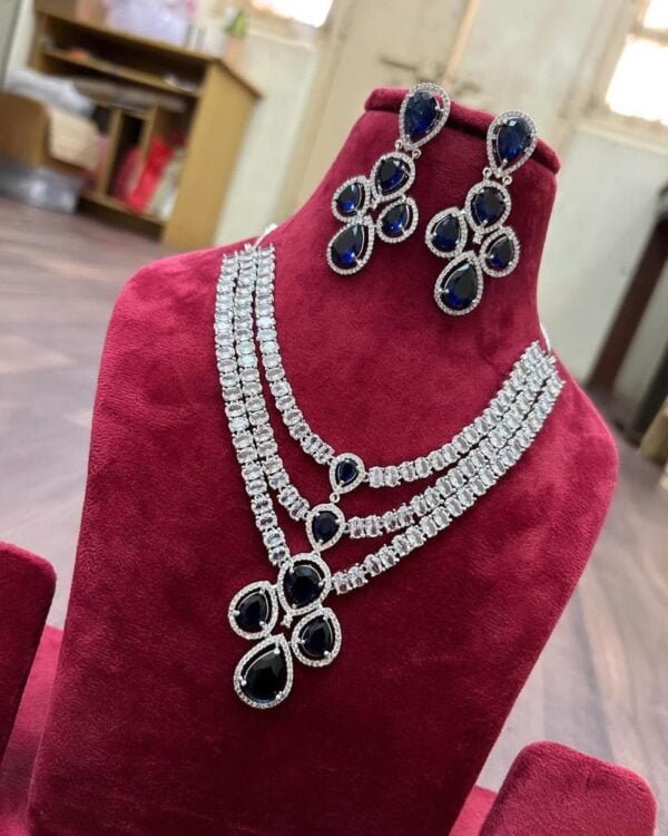 EMERALD LAYERED DIAMOND NECKLACE