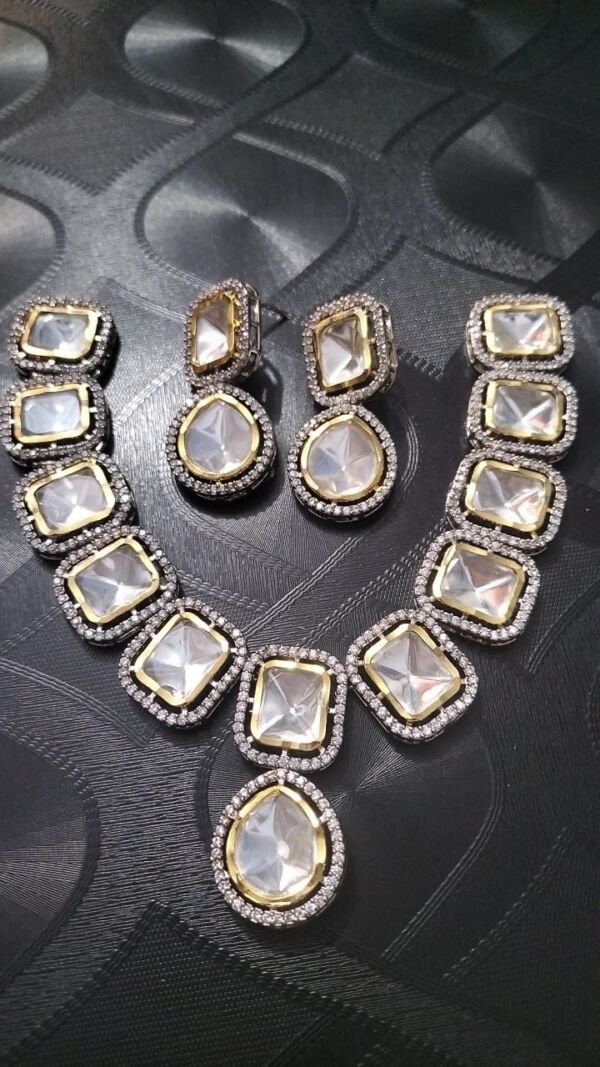 UNCUT KUNDAN NECKLACE WITH EARRINGS