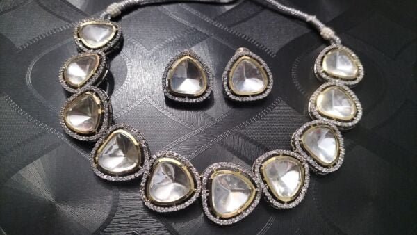 UNCUT KUNDAN NECKLACE WITH STUDS