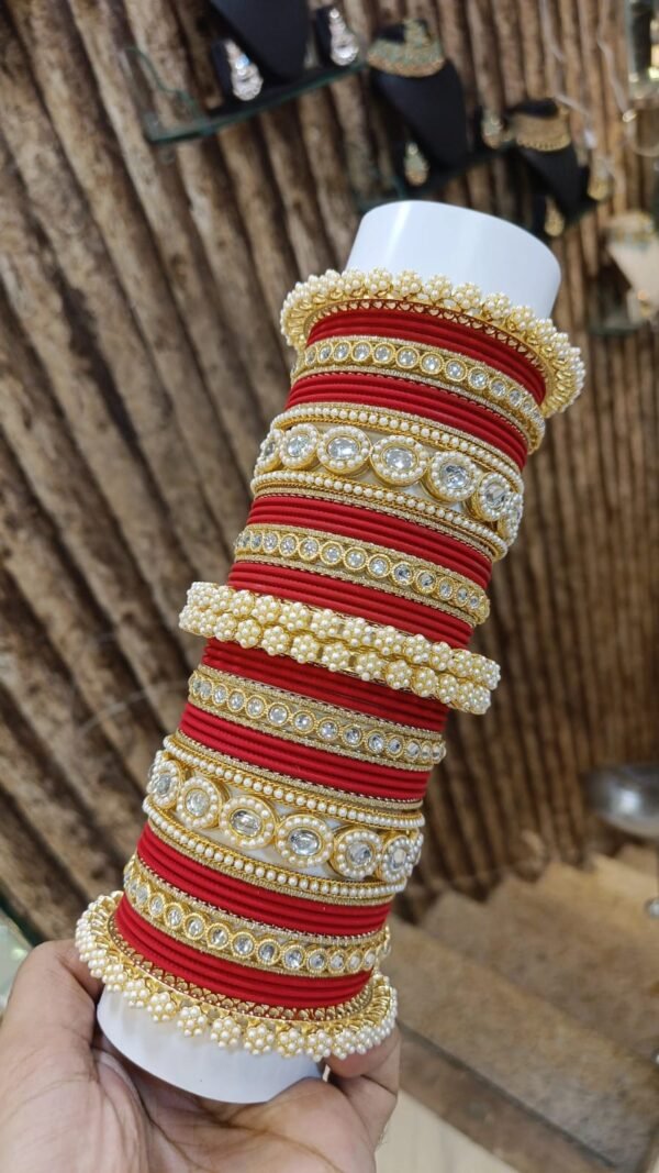 MOTI VELVET BANGLE SET