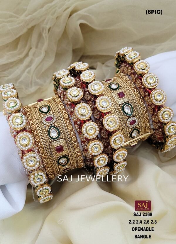 RAJWADA RED BANGLE SET