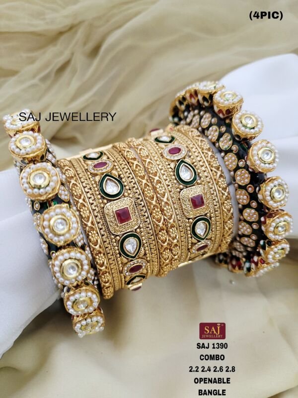 RAJWADA GREEN BANGLE SET