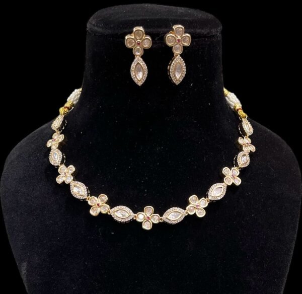 NECKLACE WITH EARRINGS