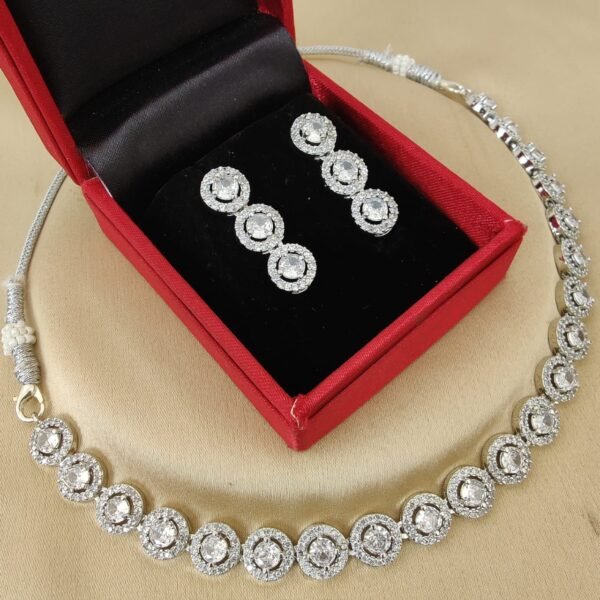 DIAMOND NECKLACE WITH EARRINGS