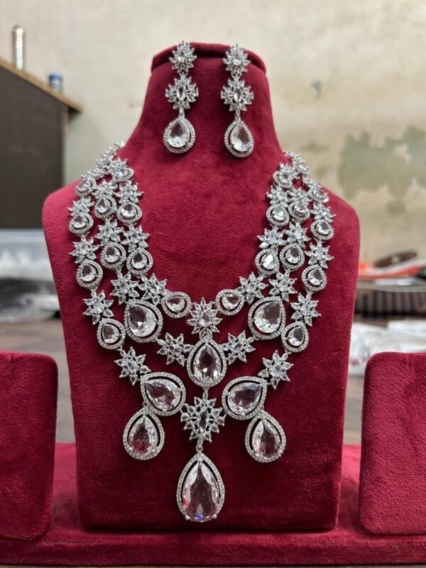 DIAMOND NECKLACE WITH EARRINGS