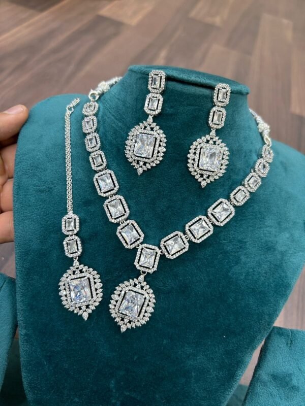 AMERICAN DIAMOND NECKLACE SET