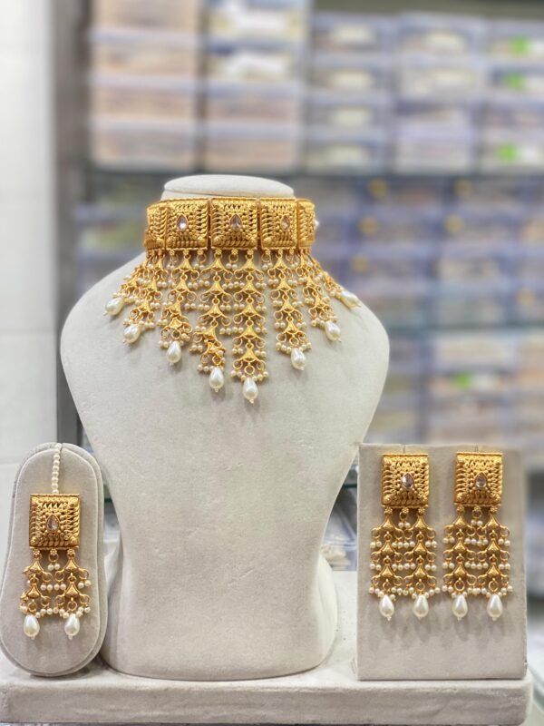 GOLD RANIHAAR NECKLACE