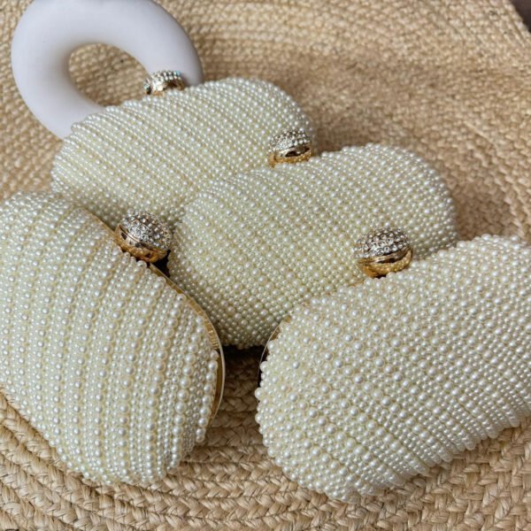 OVAL PEARL CLUTCH