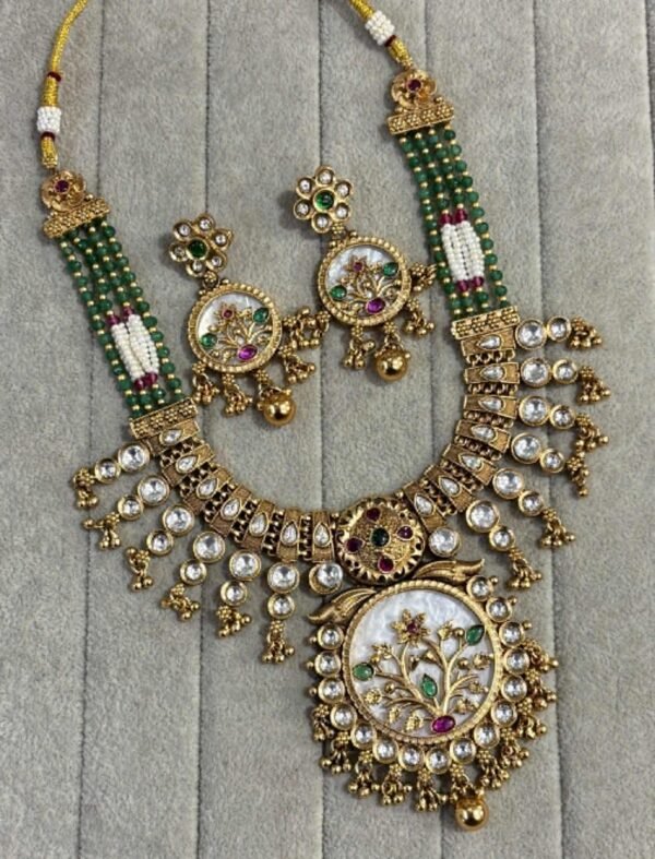 ANTIQUE NECKLACE