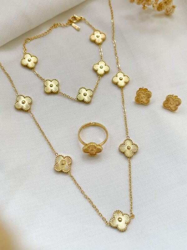 TORY CLOVE NECKLACE SET