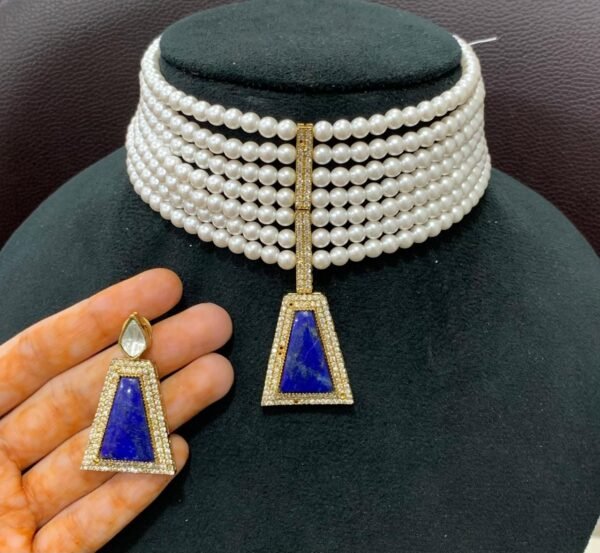 KAREENA KAPOOR CHOKER WITH EARRINGS